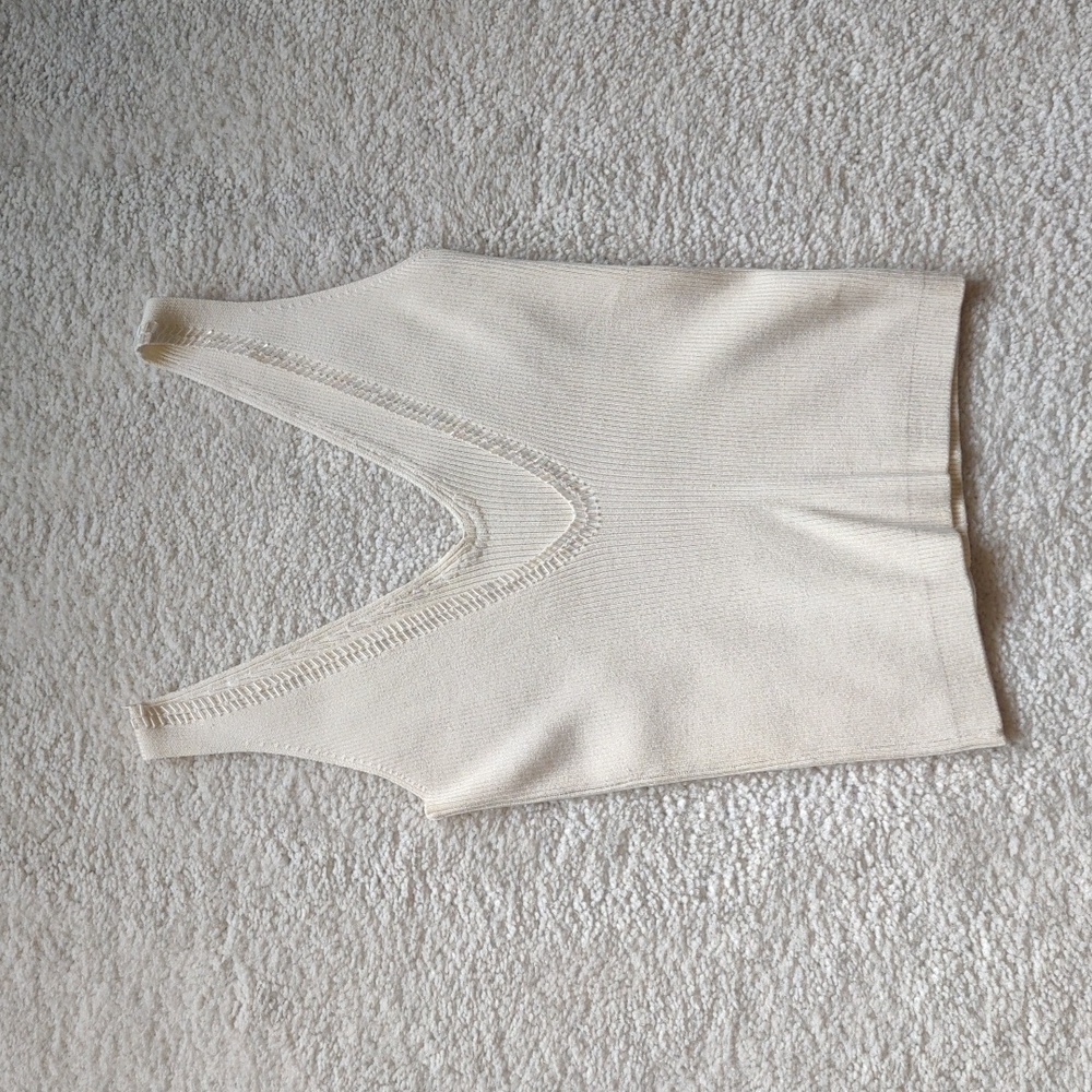 Cute lightweight cropped V-neck and back with opalescent beaded accents.